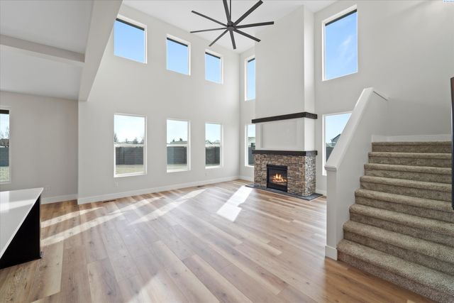 8406 Silver Mound Dr, Pasco, WA 99301