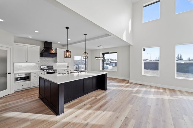 8406 Silver Mound Dr, Pasco, WA 99301