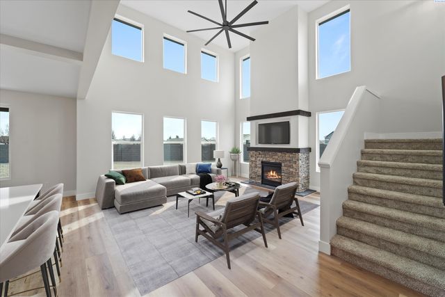 8406 Silver Mound Dr, Pasco, WA 99301