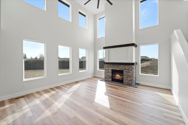 8406 Silver Mound Dr, Pasco, WA 99301