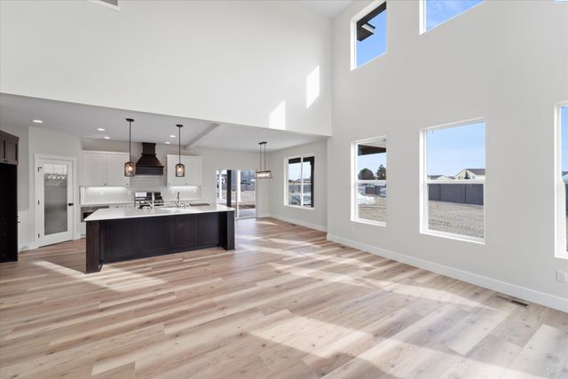 8406 Silver Mound Dr, Pasco, WA 99301