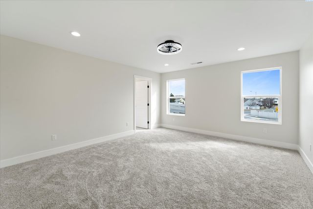 8406 Silver Mound Dr, Pasco, WA 99301