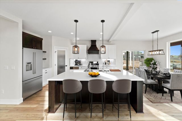 8406 Silver Mound Dr, Pasco, WA 99301