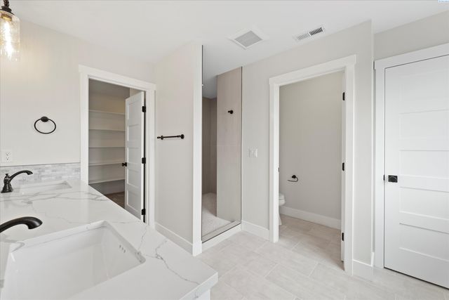 8406 Silver Mound Dr, Pasco, WA 99301