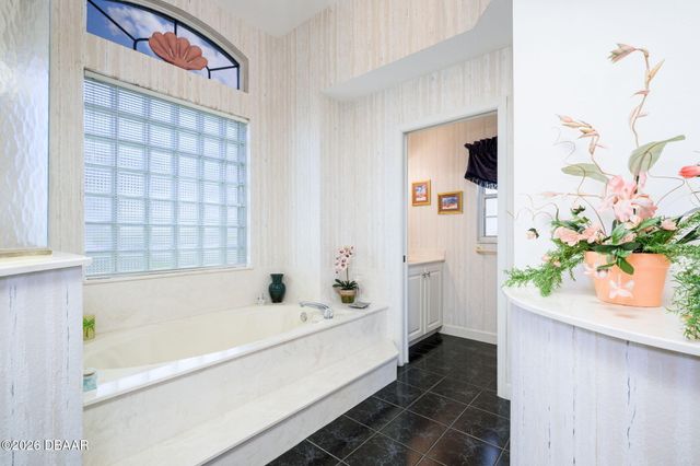 6282 Paradise Island Court, Port Orange, FL 32128