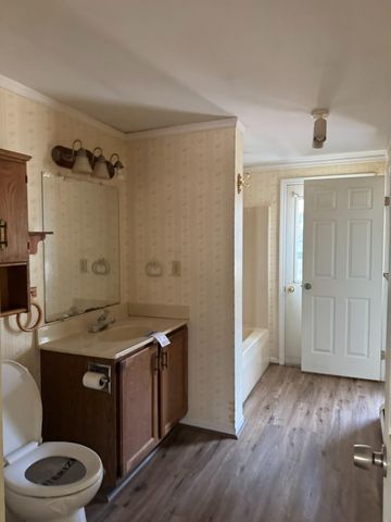 560 N Green Creek Road, Muskegon, MI 49445