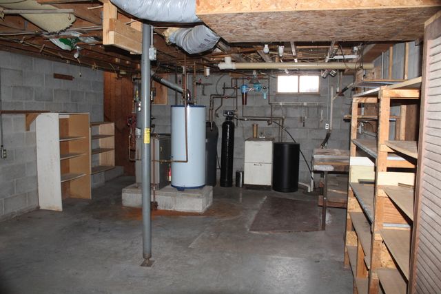 560 N Green Creek Road, Muskegon, MI 49445