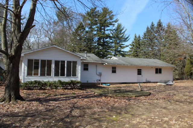 560 N Green Creek Road, Muskegon, MI 49445
