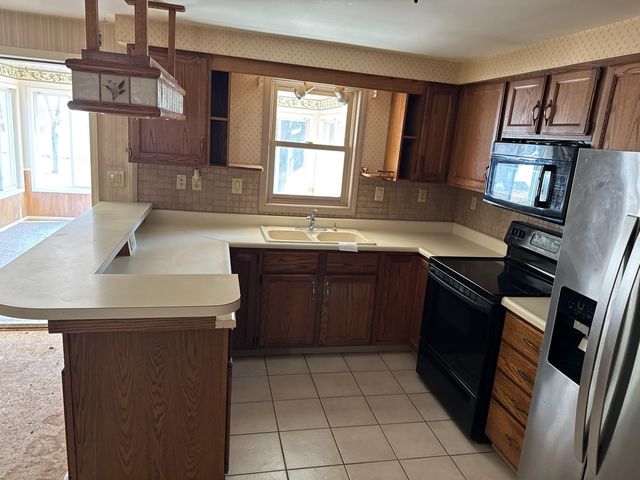 560 N Green Creek Road, Muskegon, MI 49445