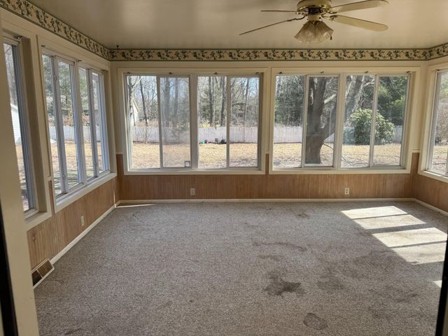 560 N Green Creek Road, Muskegon, MI 49445