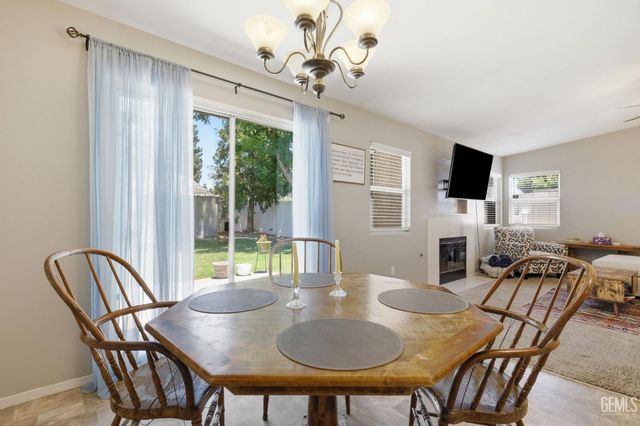 5716 March Meadows Way, Bakersfield, CA 93313