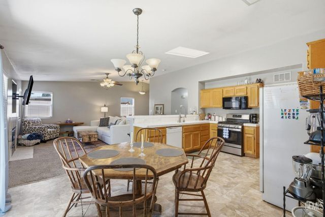 5716 March Meadows Way, Bakersfield, CA 93313