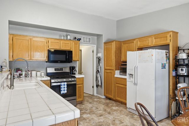 5716 March Meadows Way, Bakersfield, CA 93313