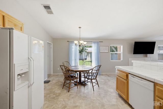 5716 March Meadows Way, Bakersfield, CA 93313