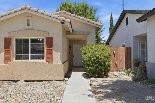 5716 March Meadows Way, Bakersfield, CA 93313