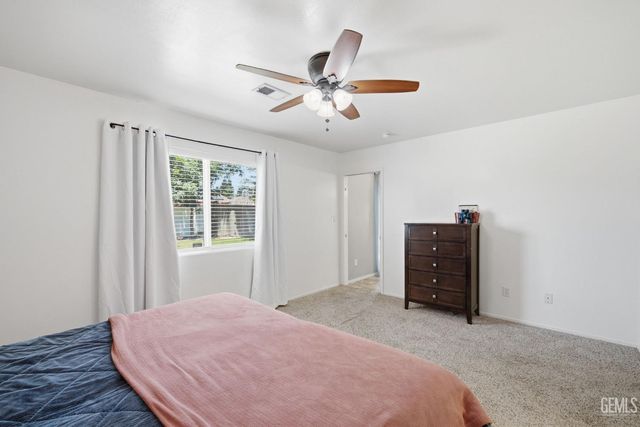 5716 March Meadows Way, Bakersfield, CA 93313