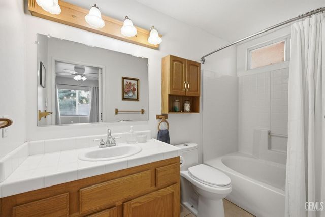 5716 March Meadows Way, Bakersfield, CA 93313