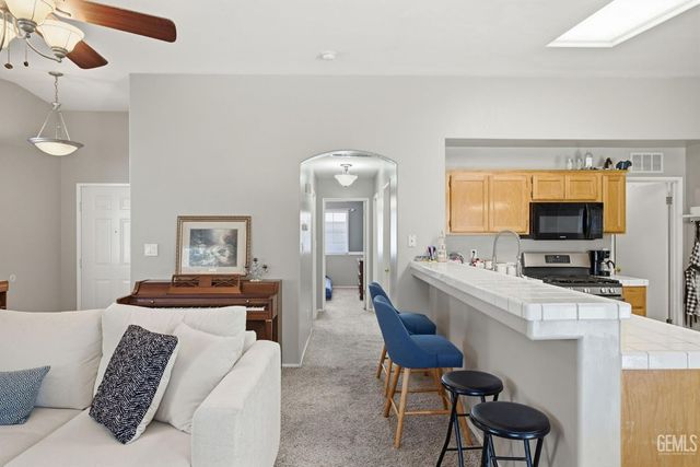 5716 March Meadows Way, Bakersfield, CA 93313