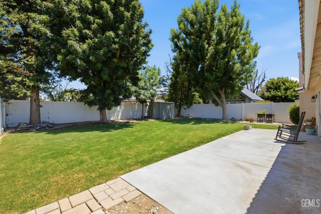 5716 March Meadows Way, Bakersfield, CA 93313