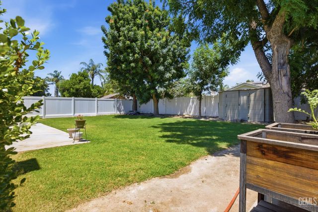 5716 March Meadows Way, Bakersfield, CA 93313