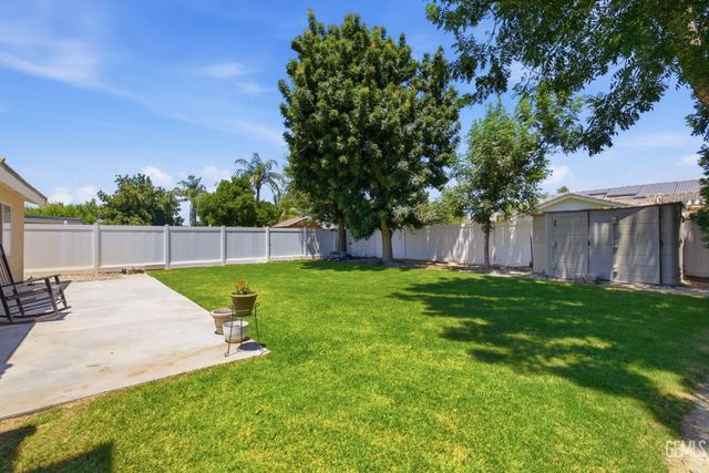 5716 March Meadows Way, Bakersfield, CA 93313