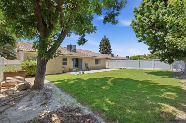 5716 March Meadows Way, Bakersfield, CA 93313