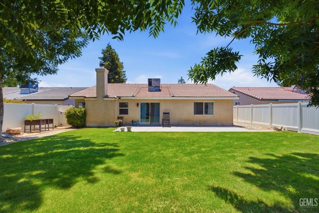 5716 March Meadows Way, Bakersfield, CA 93313