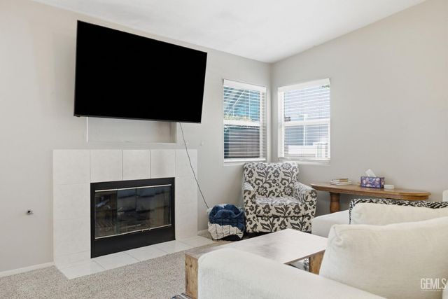 5716 March Meadows Way, Bakersfield, CA 93313