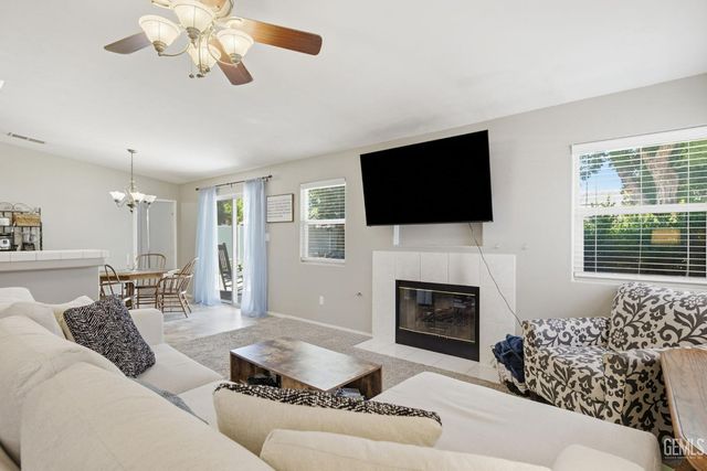 5716 March Meadows Way, Bakersfield, CA 93313
