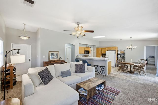 5716 March Meadows Way, Bakersfield, CA 93313