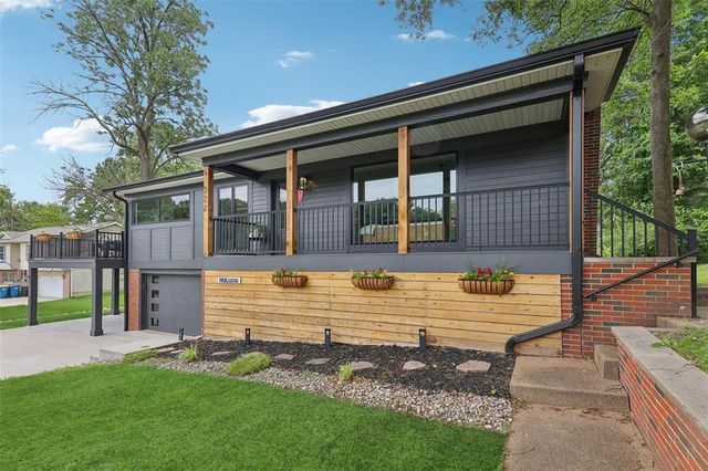 527 W Lake Drive, Edwardsville, IL 62025