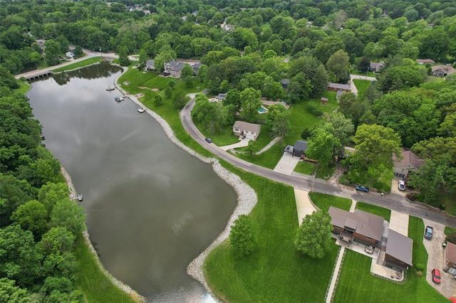 527 W Lake Drive, Edwardsville, IL 62025