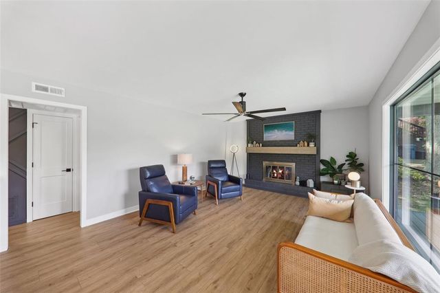 527 W Lake Drive, Edwardsville, IL 62025