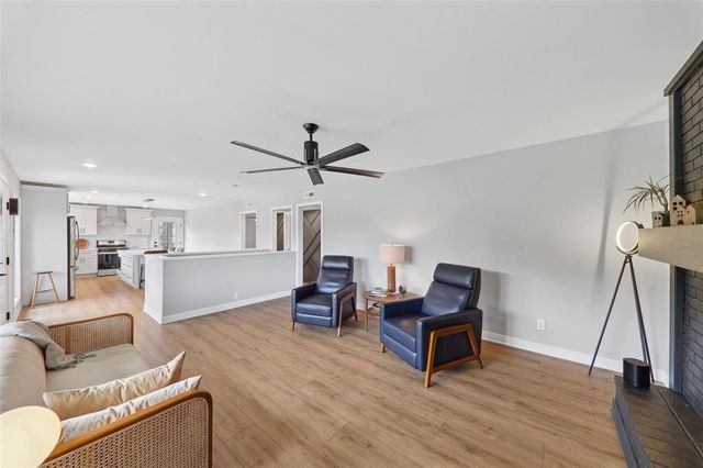 527 W Lake Drive, Edwardsville, IL 62025