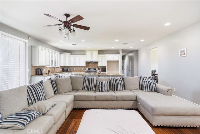 42561 25th W, Lancaster, CA 93536