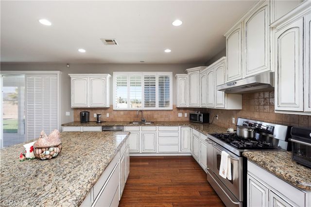42561 25th W, Lancaster, CA 93536