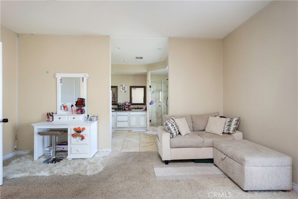 Image 17 of property listing at 42561 25th W, Lancaster, CA 93536