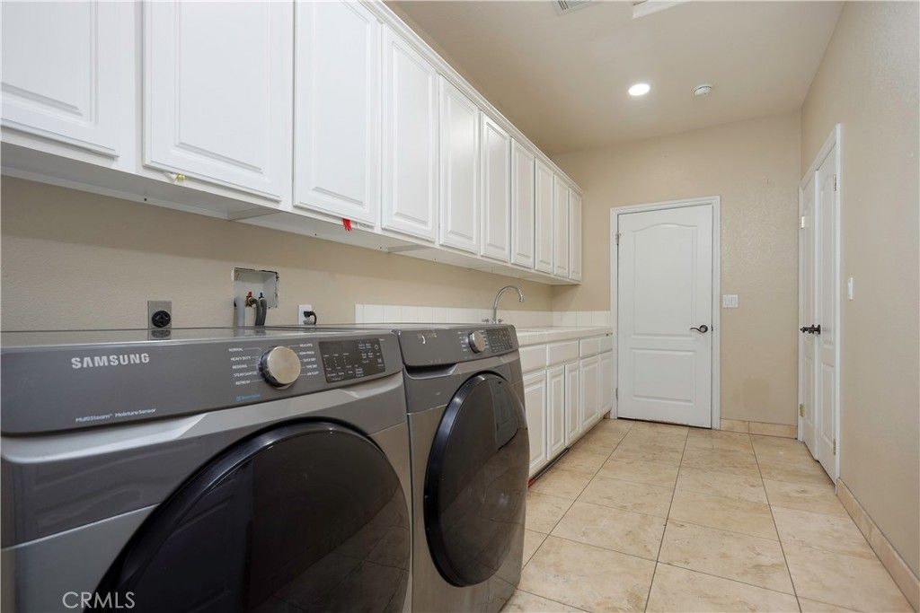 Image 27 of property listing at 42561 25th W, Lancaster, CA 93536