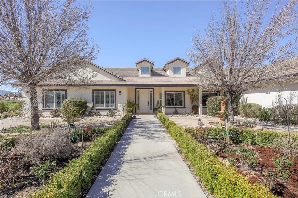 Image 3 of property listing at 42561 25th W, Lancaster, CA 93536