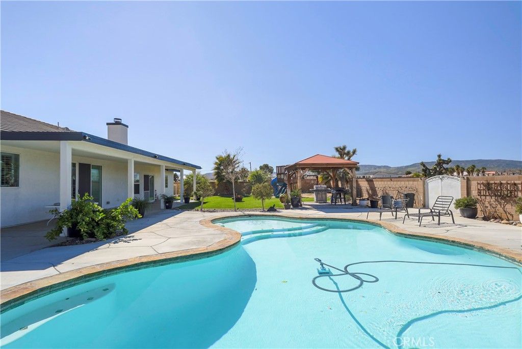 Image 32 of property listing at 42561 25th W, Lancaster, CA 93536