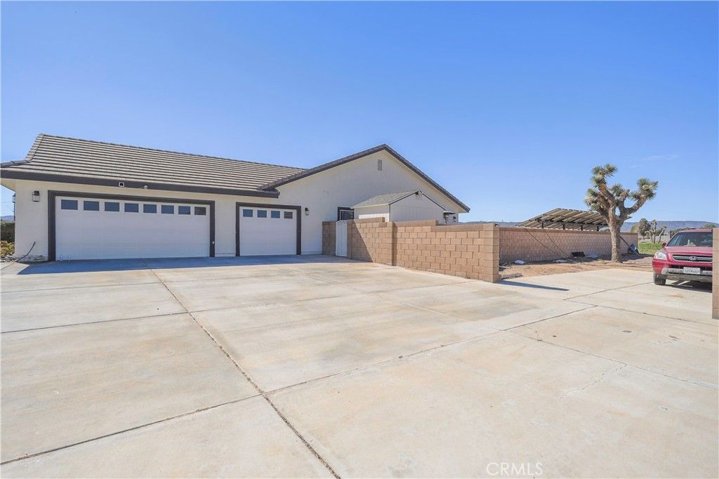 Image 38 of property listing at 42561 25th W, Lancaster, CA 93536