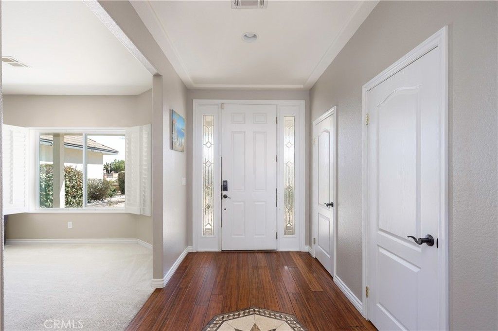 Image 5 of property listing at 42561 25th W, Lancaster, CA 93536