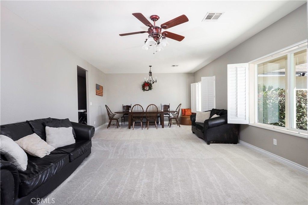 Image 6 of property listing at 42561 25th W, Lancaster, CA 93536