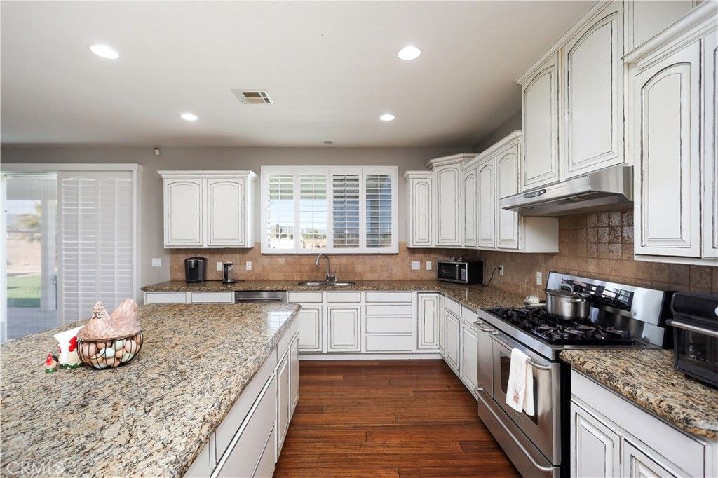 Image 9 of property listing at 42561 25th W, Lancaster, CA 93536