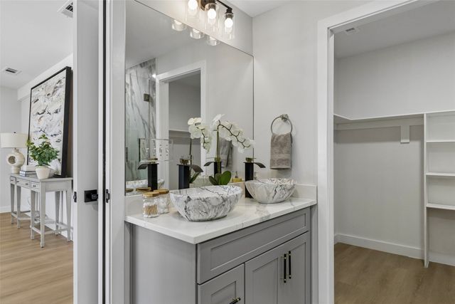 812 Premier Parkway, Grand Prairie, TX 75051