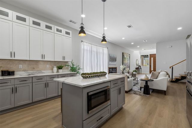 812 Premier Parkway, Grand Prairie, TX 75051