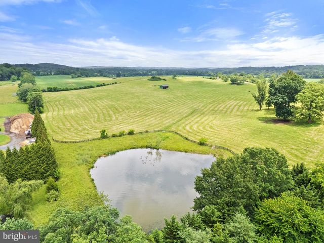 10674 ADA RD, Marshall, VA 20115