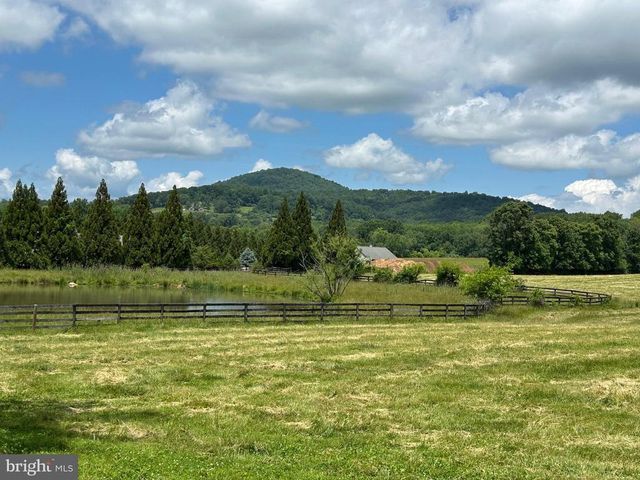 10674 ADA RD, Marshall, VA 20115