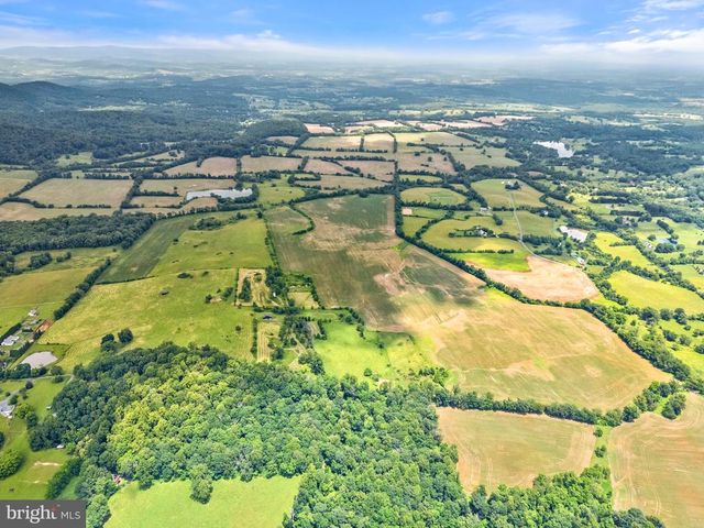 10674 ADA RD, Marshall, VA 20115