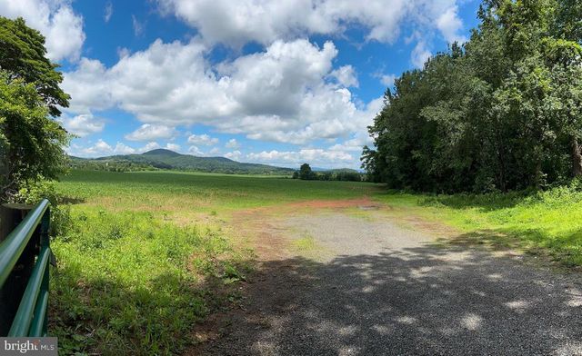 10674 ADA RD, Marshall, VA 20115